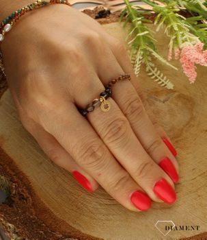 Pierścionek damski srebrny z tygrysim okiem RS3014v50. Modny pierścionek z ozdobnych kuleczek na gumce to intrygująca biżuteria która spodoba się niezależnej, odważnej kobiecie, kochającej wyraziste dodatki, które podkreślaj.jpg