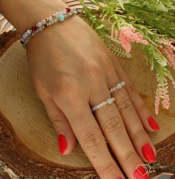 Pierścionek srebrny damski z akwamarynem RS3014v56. Modny pierścionek z ozdobnych kuleczek na gumce to intrygująca biżuteria która spodoba się niezależnej, odważnej kobiecie, kochającej wyraziste dodatki, które podkreślają o.jpg