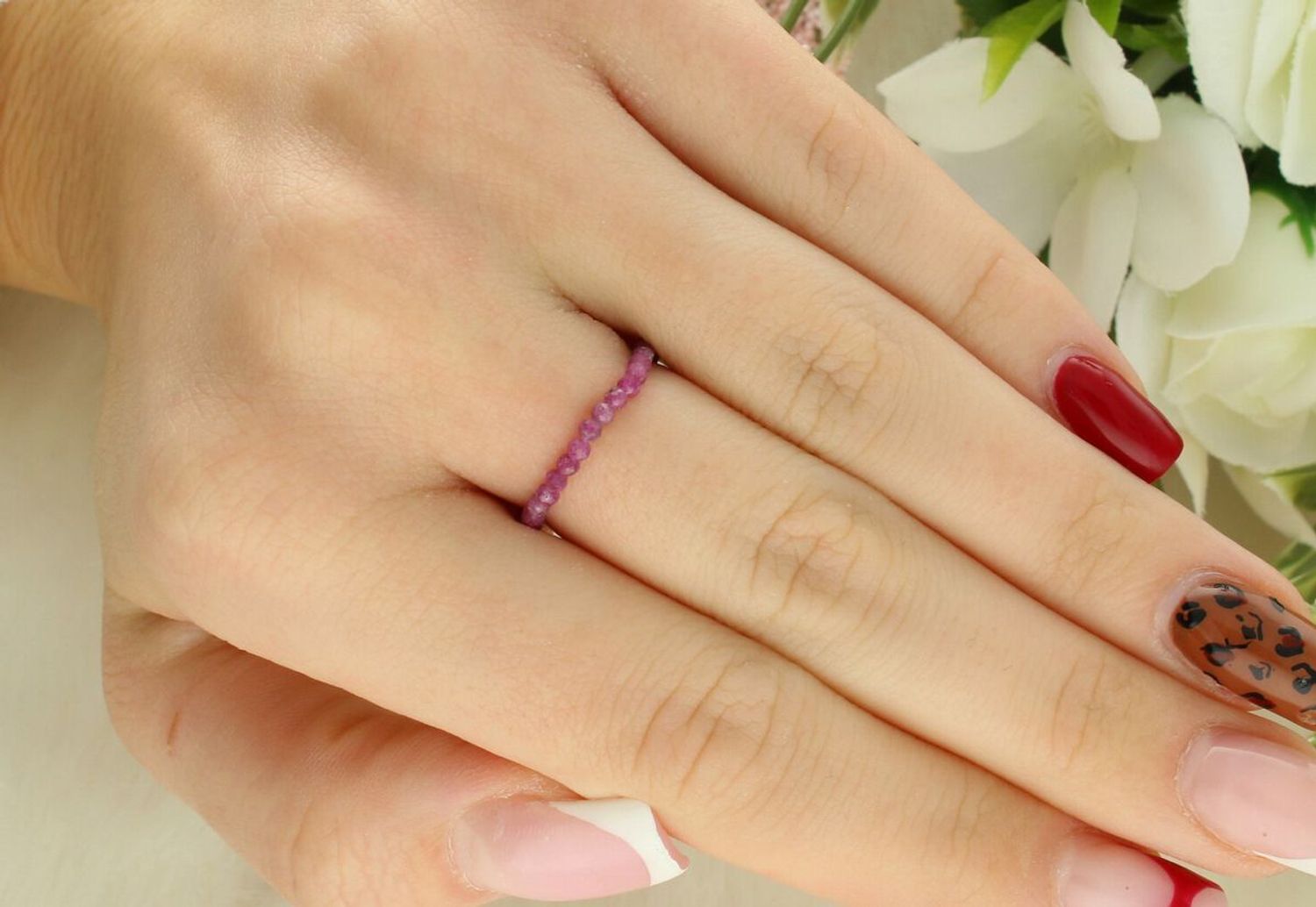 Pierścionek damski srebrny RS3014v61 z rubinami, srebro próby 925, rozmiar 14, waga 0,94 g, wykonany na gumce. Elegancka i delikatna biżuteria idealna na codzienne1.jpg