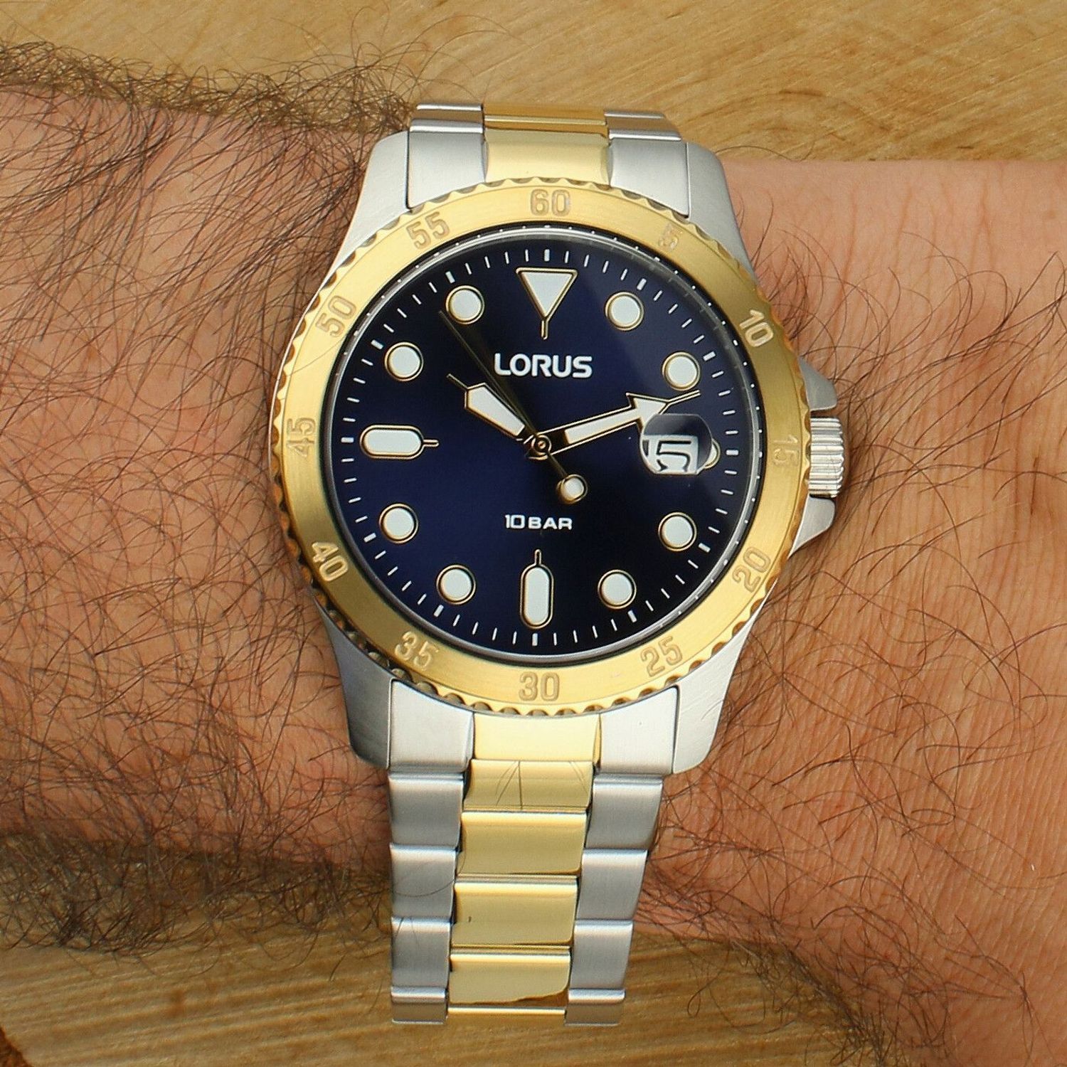 Zegarek męski Lorus RS970DX9 Classic – srebrno-złota bransoleta, datownik.jpg