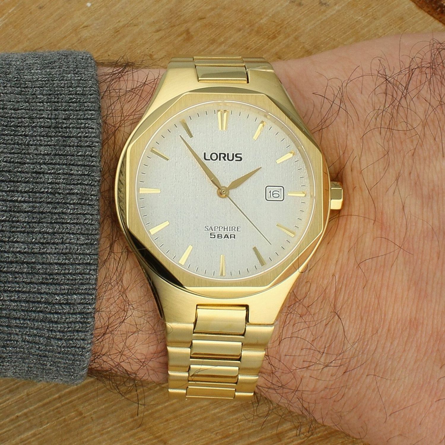 Lorus RS982DX9 – elegancki zegarek męski, złota bransoleta, szafir, WR50.jpg