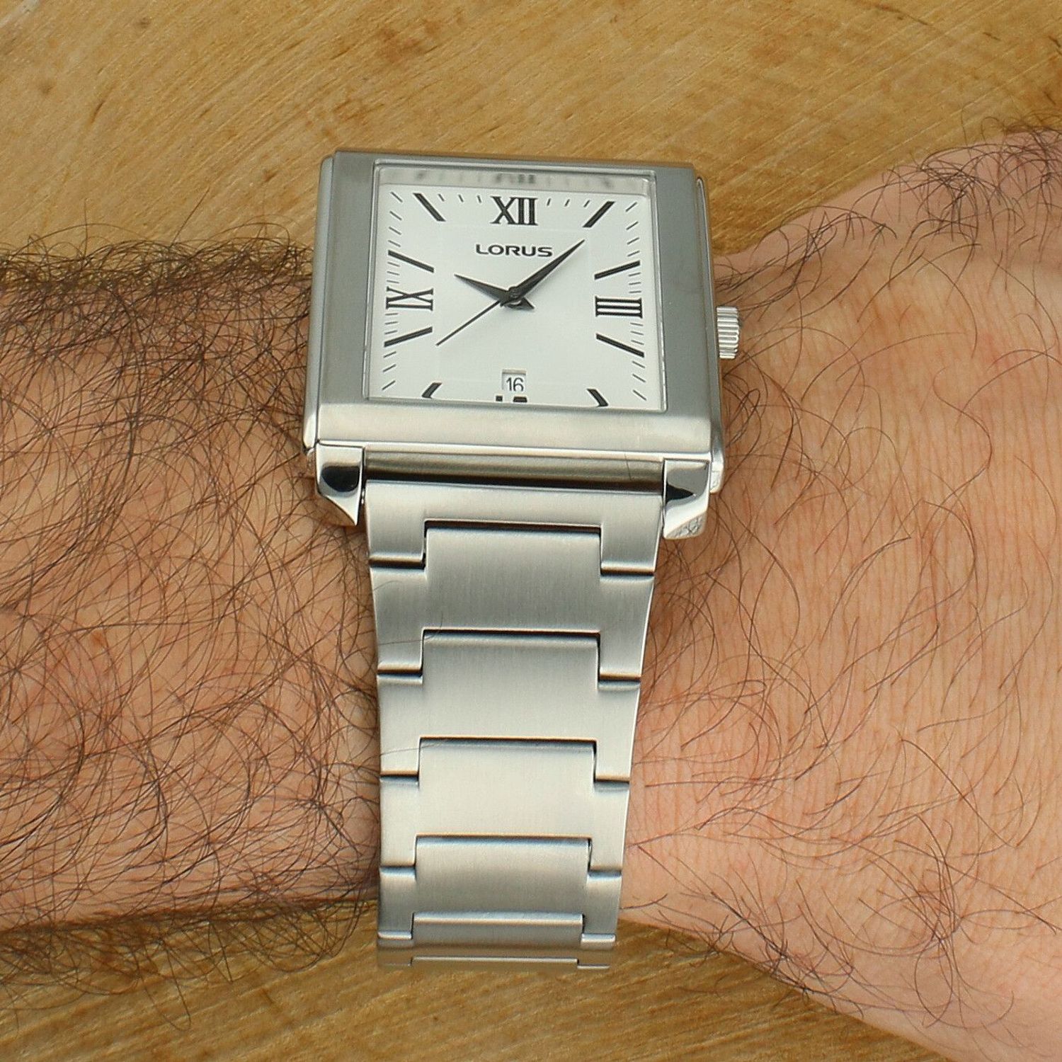 Lorus RS987DX-9 – elegancki zegarek męski prostokątny, kwarcowy, datownik.jpg