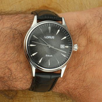 Zegarek męski Lorus Classic RS993DX9 kwarcowy z czarną tarczą i skórzanym paskiem fashion.jpg