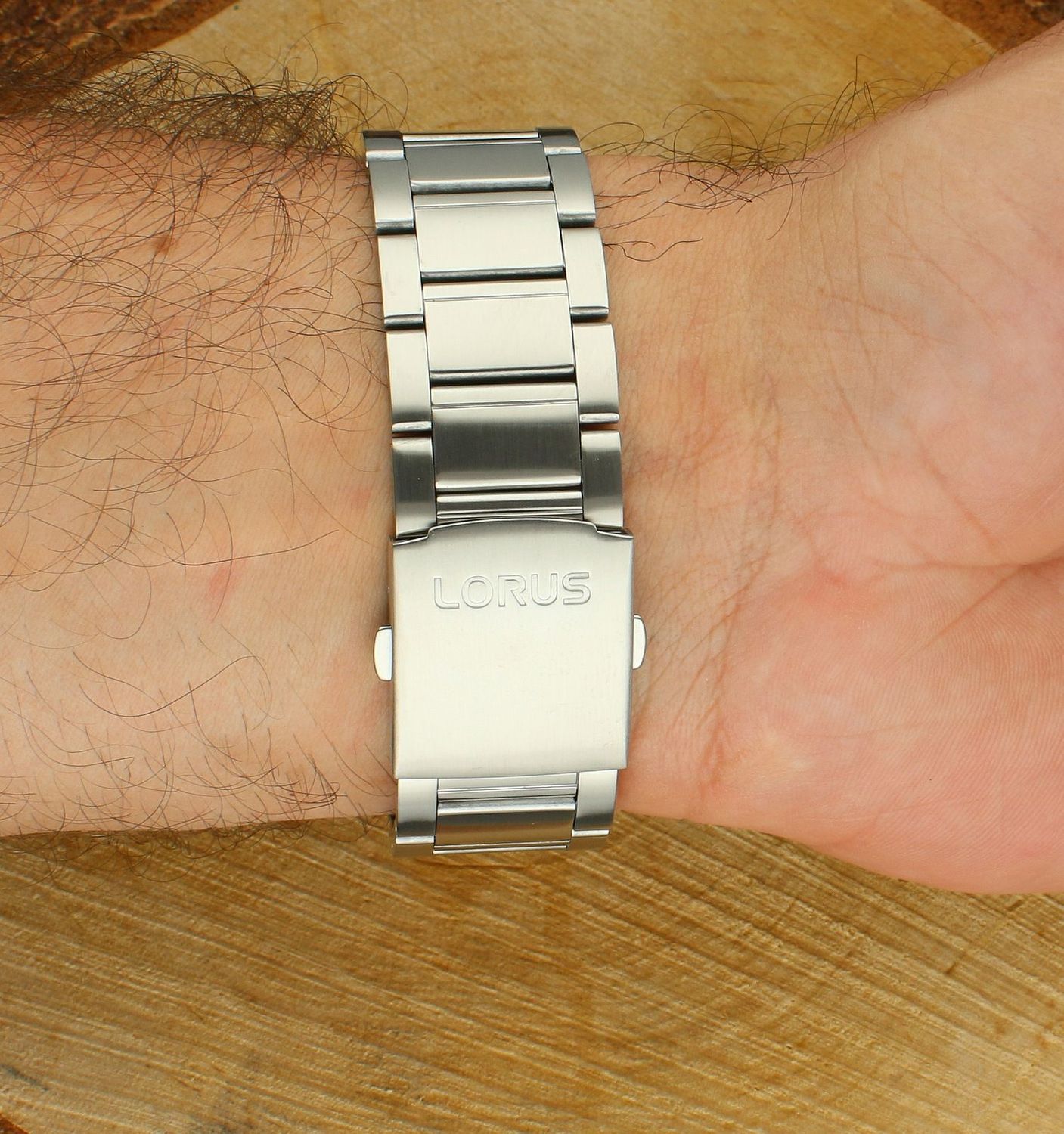 Zegarek męski LORUS Klasyczny Chronograph RT305JX9.jpg