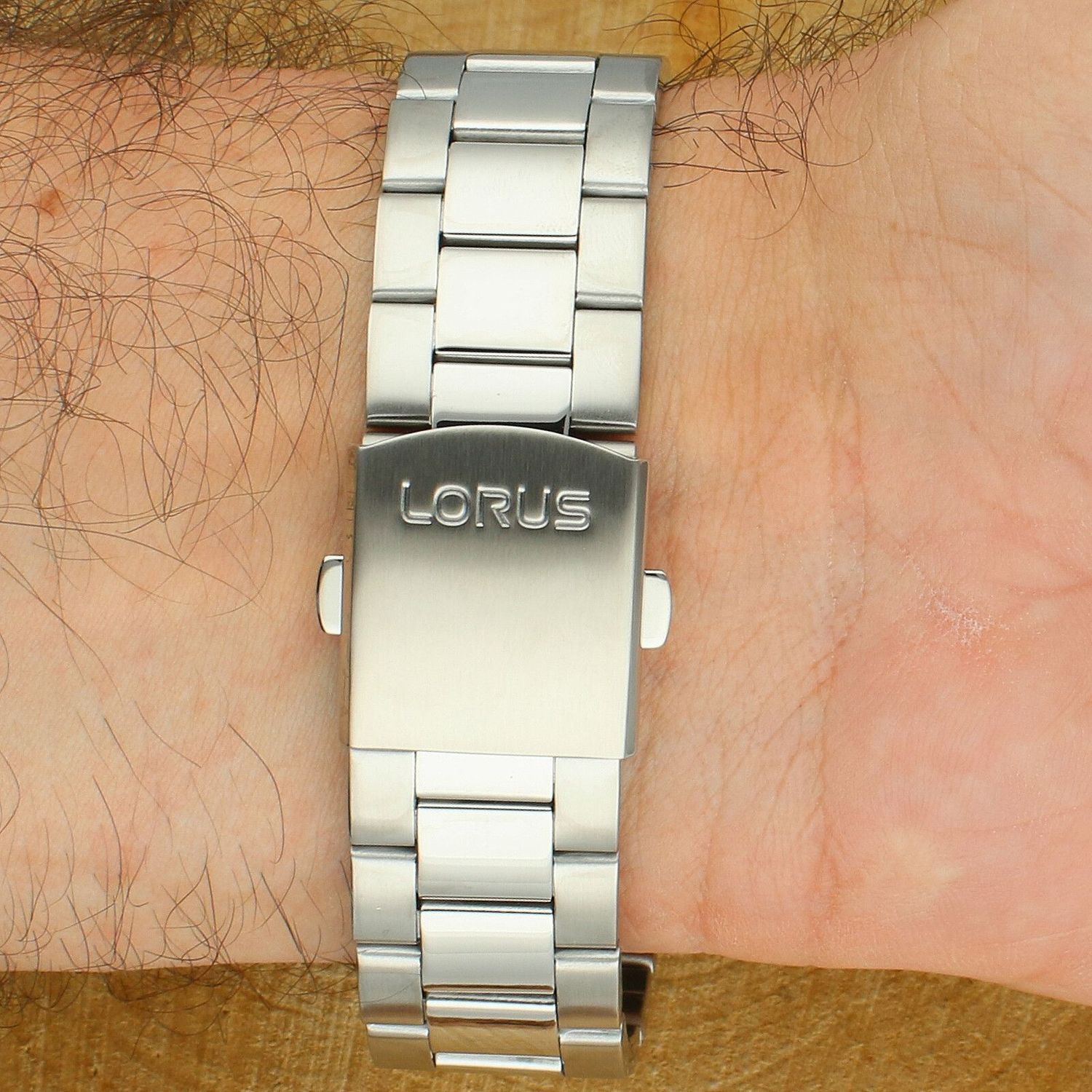 Zegarek męski Lorus Sport Chronograph RT311LX9 kwarcowy z niebieską tarczą i stalową bransoletą (2).jpg