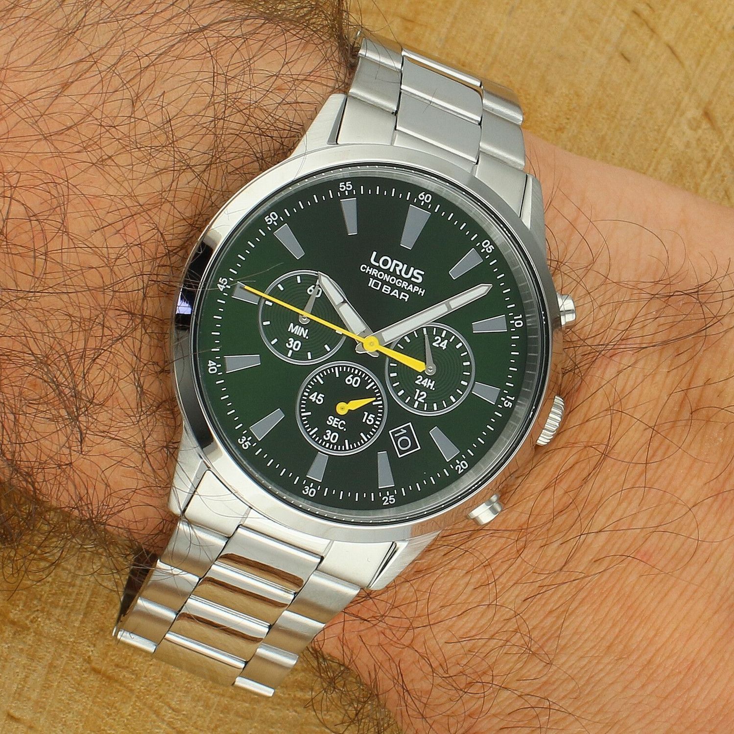 Zegarek męski Lorus Sport Chronograph RT313LX9 kwarcowy z zieloną tarczą i stalową bransoletą (1).jpg
