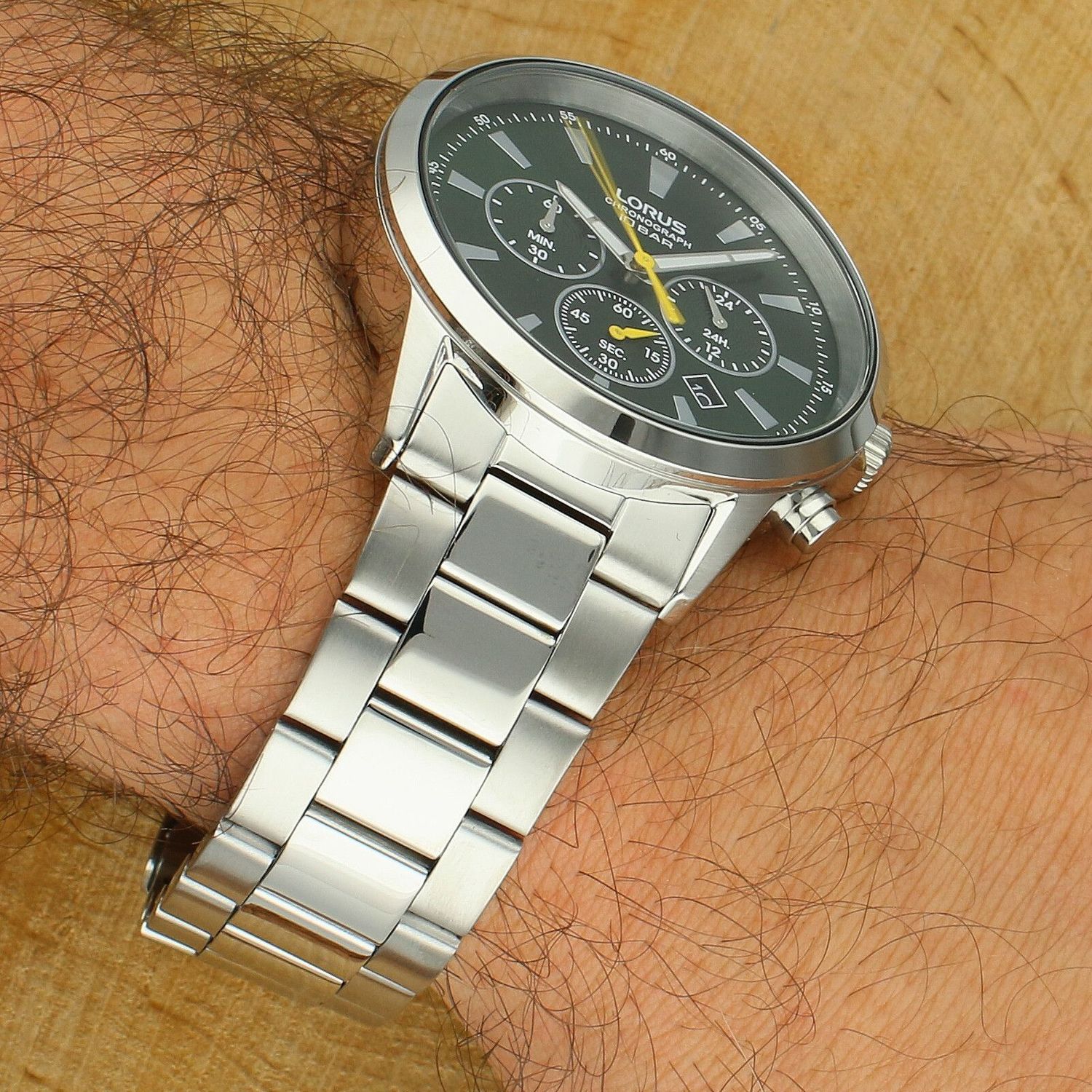 Zegarek męski Lorus Sport Chronograph RT313LX9 kwarcowy z zieloną tarczą i stalową bransoletą (1).jpg