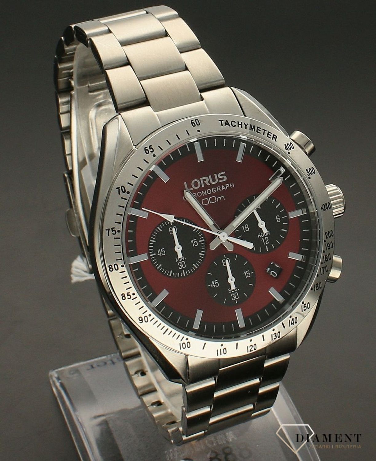 Zegarek męski Lorus Chronograph RT337HX9 wyposażony jest w kwarcowy mechanizm, zasilany za pomocą baterii. Posiada bardzo wysoką dokładność mierzenia czasu +- 10 sekund w przeciągu 30 dni..webp