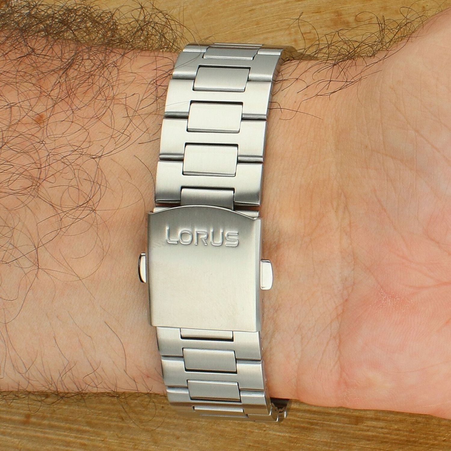 Zegarek męski Lorus RT337LX9 Classic Chronograph – niebieska tarcza, stalowa bransoleta.jpg