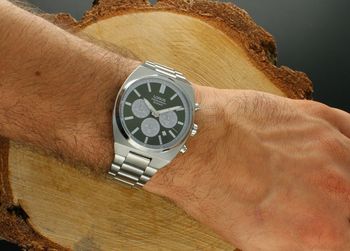 Zegarek męski Lorus RT365KX9 z funkcją chronografu, zieloną tarczą i stalową bransoletą. Wysoka precyzja, datownik i wodoszczelność 100m – stylowy i niezawodny wybór (2).jpg