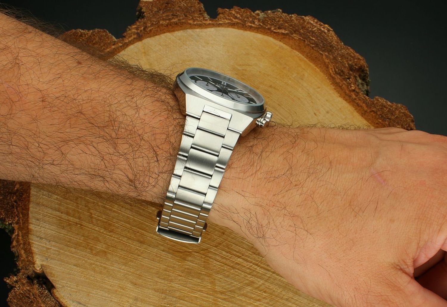 Zegarek męski Lorus RT365KX9 – Chronograph, stalowa bransoleta, zielona tarcza, 100m.jpg