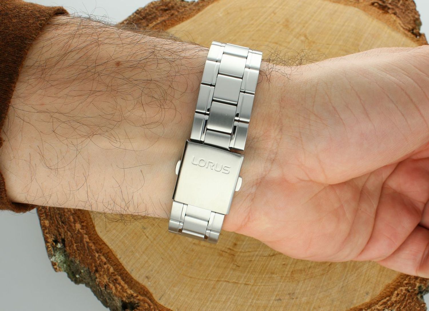 Zegarek męski na bransolecie Lorus RT371KX9 🕧Zegarek męski Lorus RT371KX9 🕧wyposażony jest w kwarcowy mechanizm, zasilany za pomocą baterii. 🕧1.webp