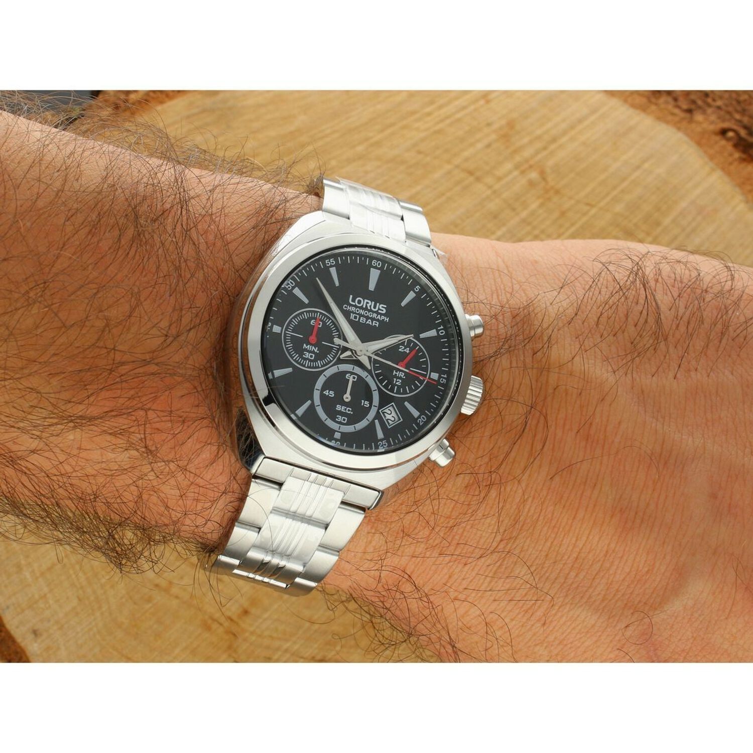 Sportowy zegarek męski Lorus RT383KX9 z mechanizmem Seiko VD53, funkcją chronografu, tachometrem, datownikiem i wodoszczelnością 100M. Elegancja i funkcjonalność na co dzień.1.jpg