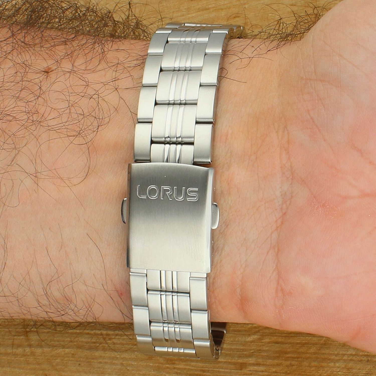 Zegarek męski Lorus RT389KX9 Sports Chronograph – stalowa bransoleta, niebieska tarcza.jpg