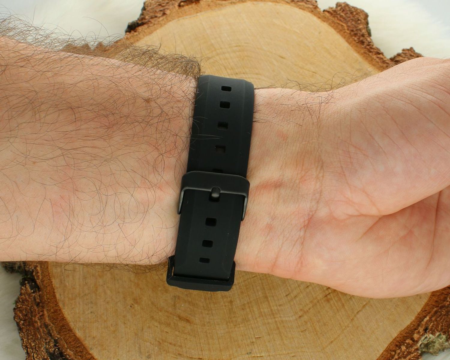 Zegarek męski na pasku gumowym wykonany z wysokiej jakości. Analogowo- cyfrowy cyferblat w kolorze czarnym, prezentuje się nadzwyczaj nowocześnie i modnie. kwarcowy mechanizm, zasilany za pomocą 1.jpg