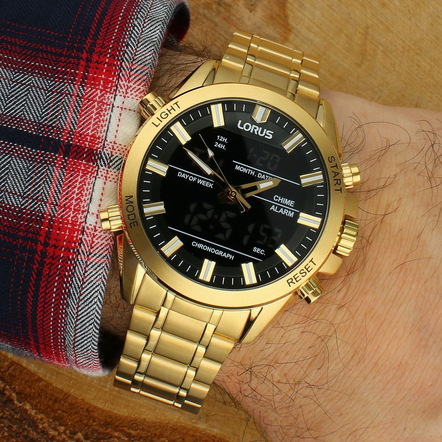 Lorus RW668AX9 to zegarek analogowo-cyfrowy z podświetleniem, alarmem, stoperem, datownikiem i trybem 1224h. Złota stalowa koperta i bransoleta PVD, szkło mineralne oraz wodoszczelność 10 ATM (100 m).1.jpg
