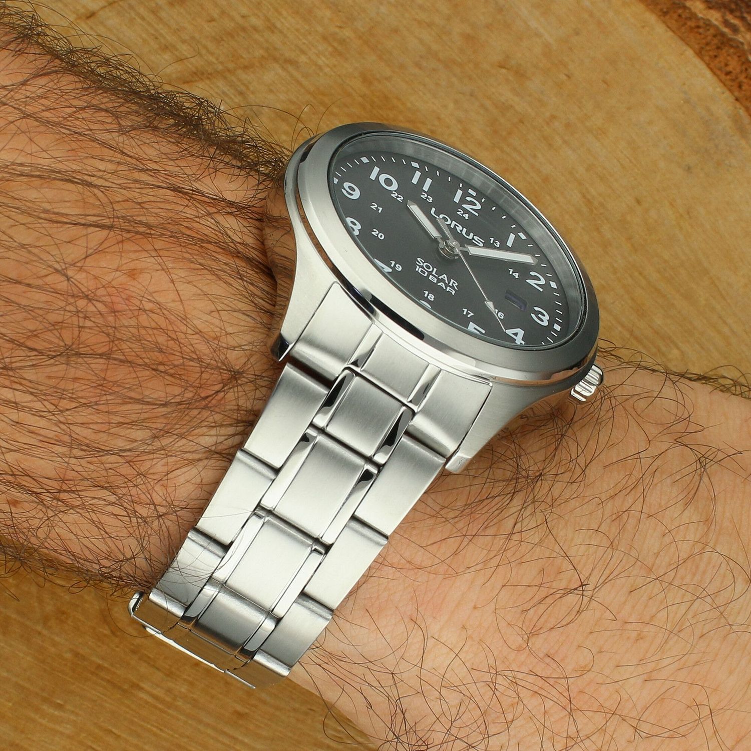 Lorus RX385AX9 – Męski zegarek solarny 100 m, stalowa bransoleta.jpg