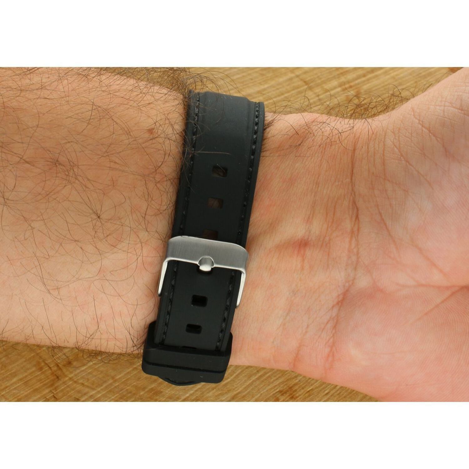 Elegancki zegarek Lorus RX399AX9 z napędem solarnym, czarną tarczą, stalową kopertą i paskiem. Wodoszczelność 100M, datownik i luminescencyjne indeksy – styl i technologia w jednym.1.jpg