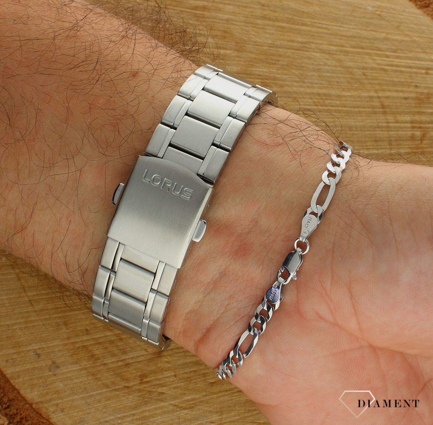 Zegarek męski Lorus Solar Chronograph na bransolecie RZ501AX9. Męski zegarek solarny. Męski zegarek Lorus. Zegarek dla mężczyzny na prezent. Zegarek z chronografem. Modny męski zegarek..jpg