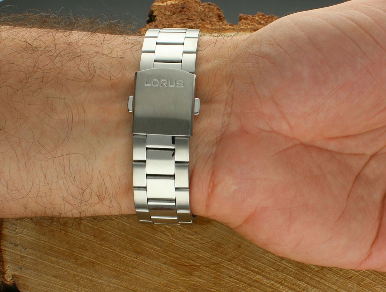 Zegarek męski Lorus RZ513AX9 – Solar Chronograph, zielona tarcza, stal 316L, 100m.jpg