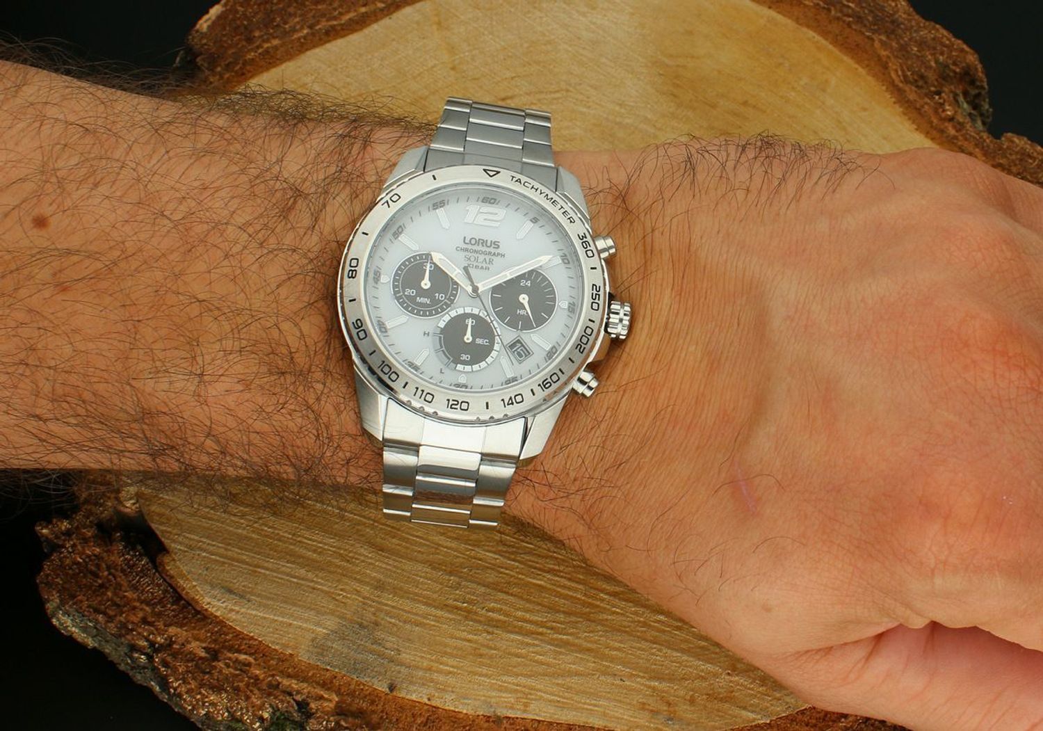 Zegarek męski Lorus RZ513AX9 – Solar Chronograph, zielona tarcza, stal 316L, 100m.jpg