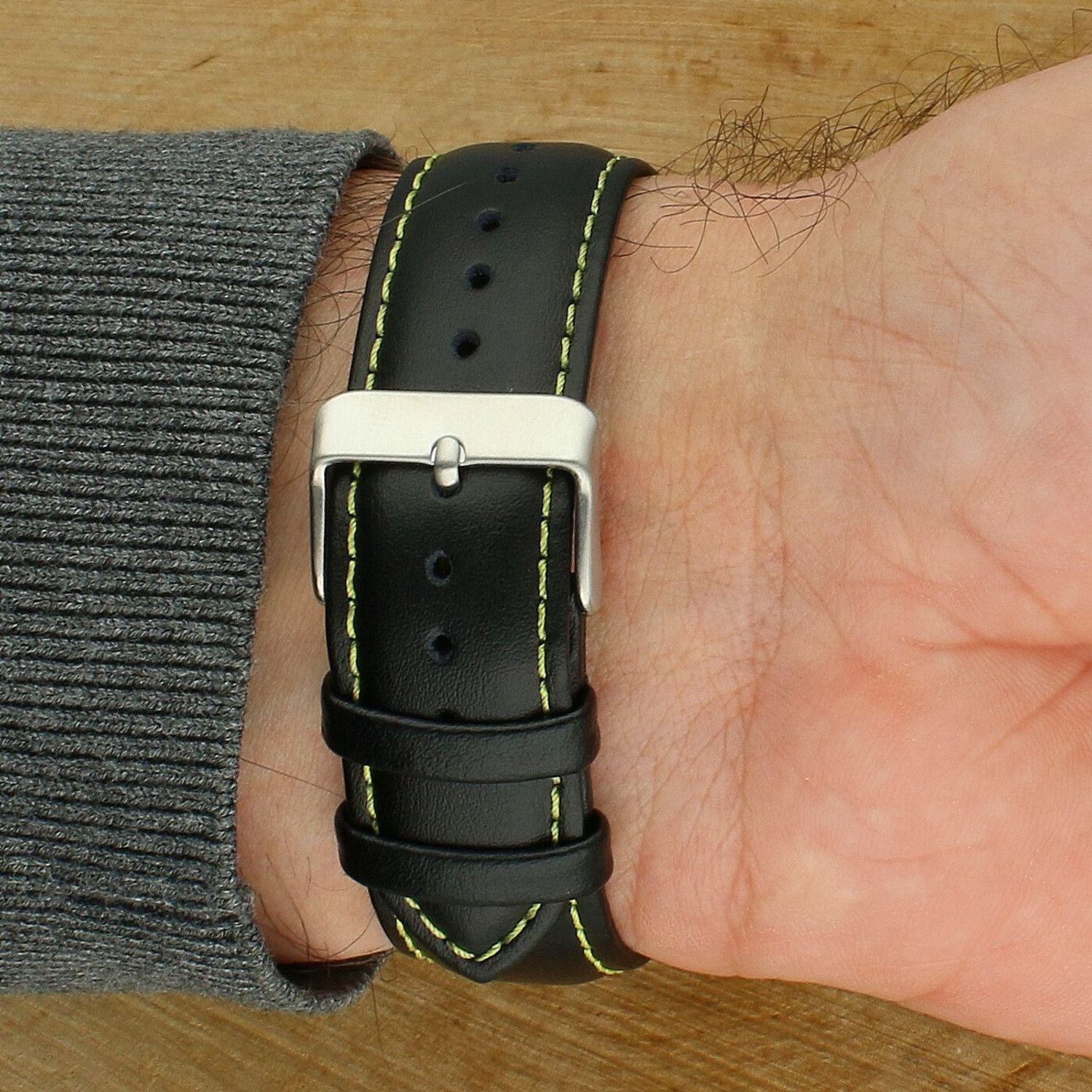 Zegarek męski Lorus RZ609AX9 Chronograph Solar na pasku skórzanym.jpg