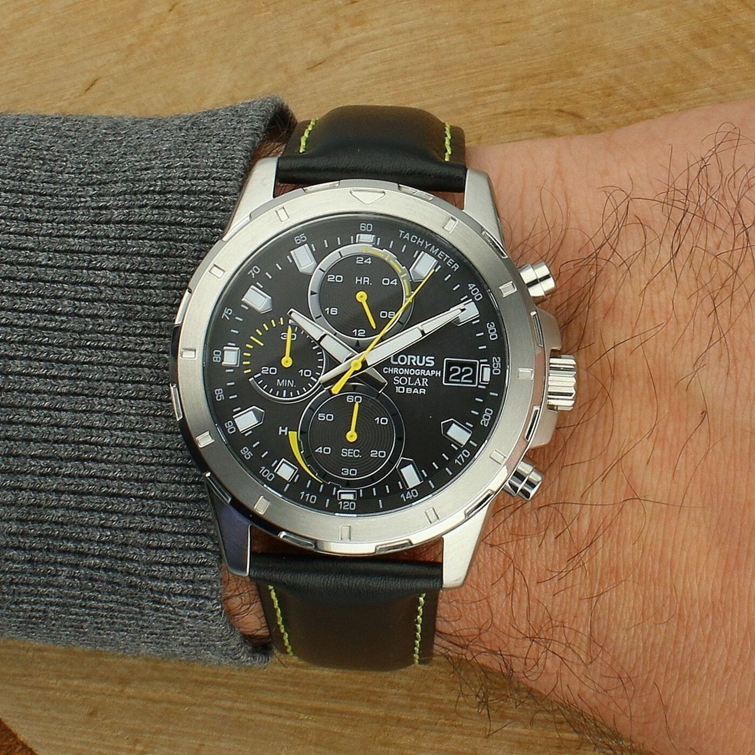 Zegarek męski Lorus RZ609AX9 Chronograph Solar na pasku skórzanym.jpg
