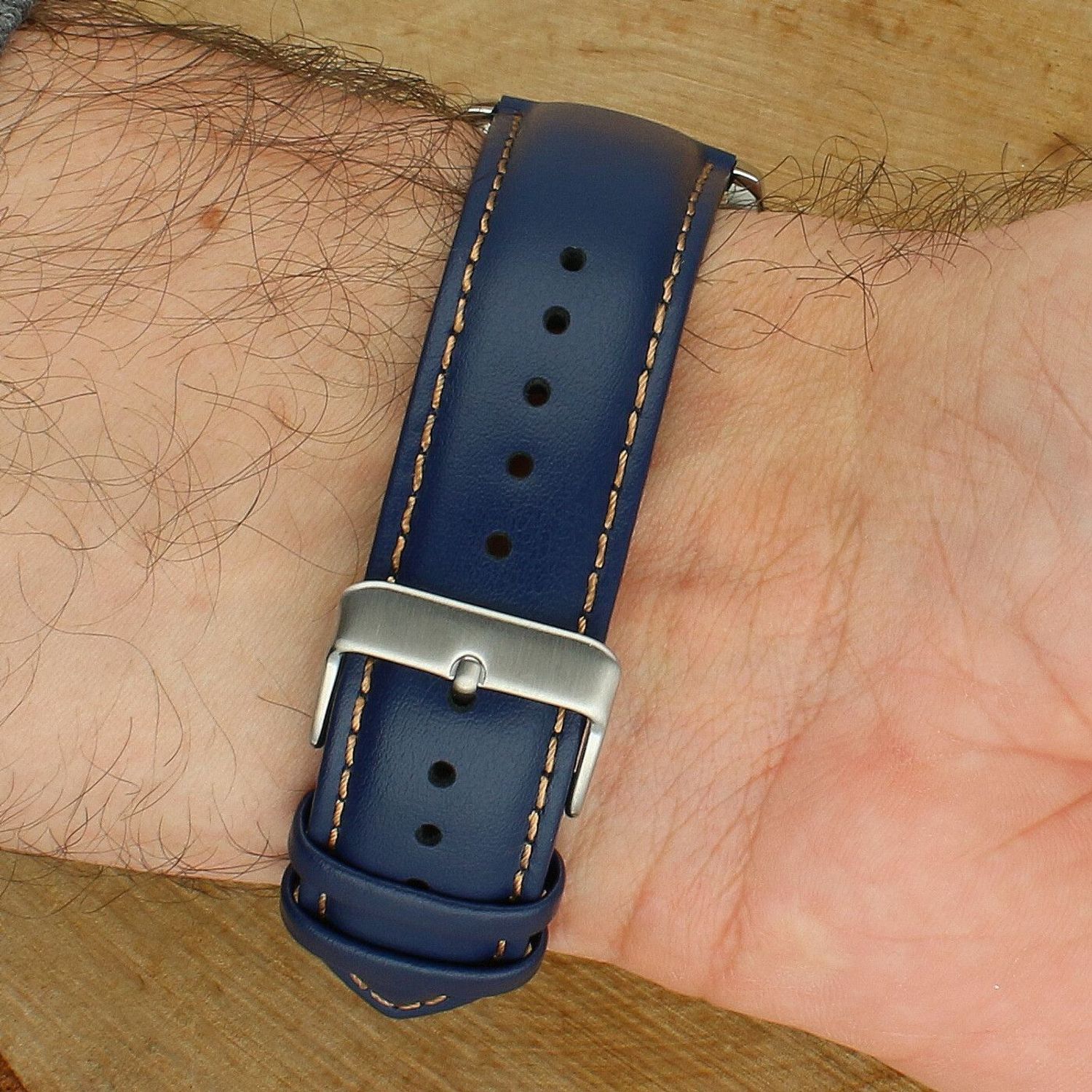 Zegarek męski Lorus RZ611AX9 Chronograph Solar na pasku skórzanym.jpg