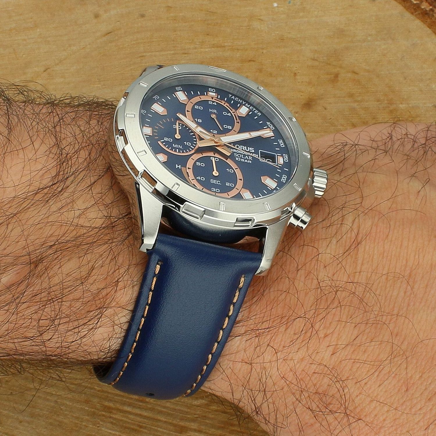 Zegarek męski Lorus RZ611AX9 Chronograph Solar na pasku skórzanym.jpg