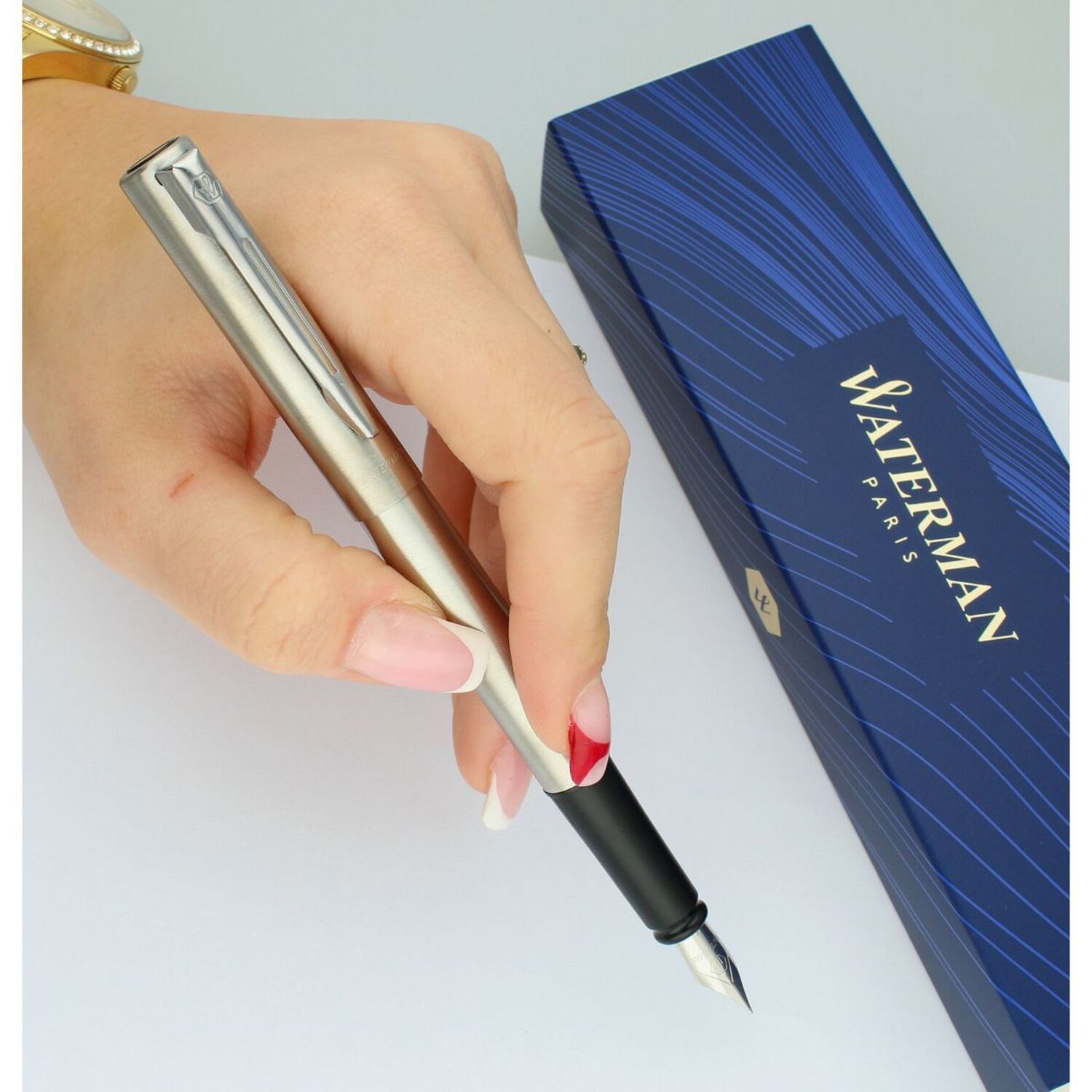 Pióro wieczne Waterman Allure – metalowy korpus, stalówka stalowa, niebieski atrament, etui prezentowe sralowe w kolorze srebrnym.jpg