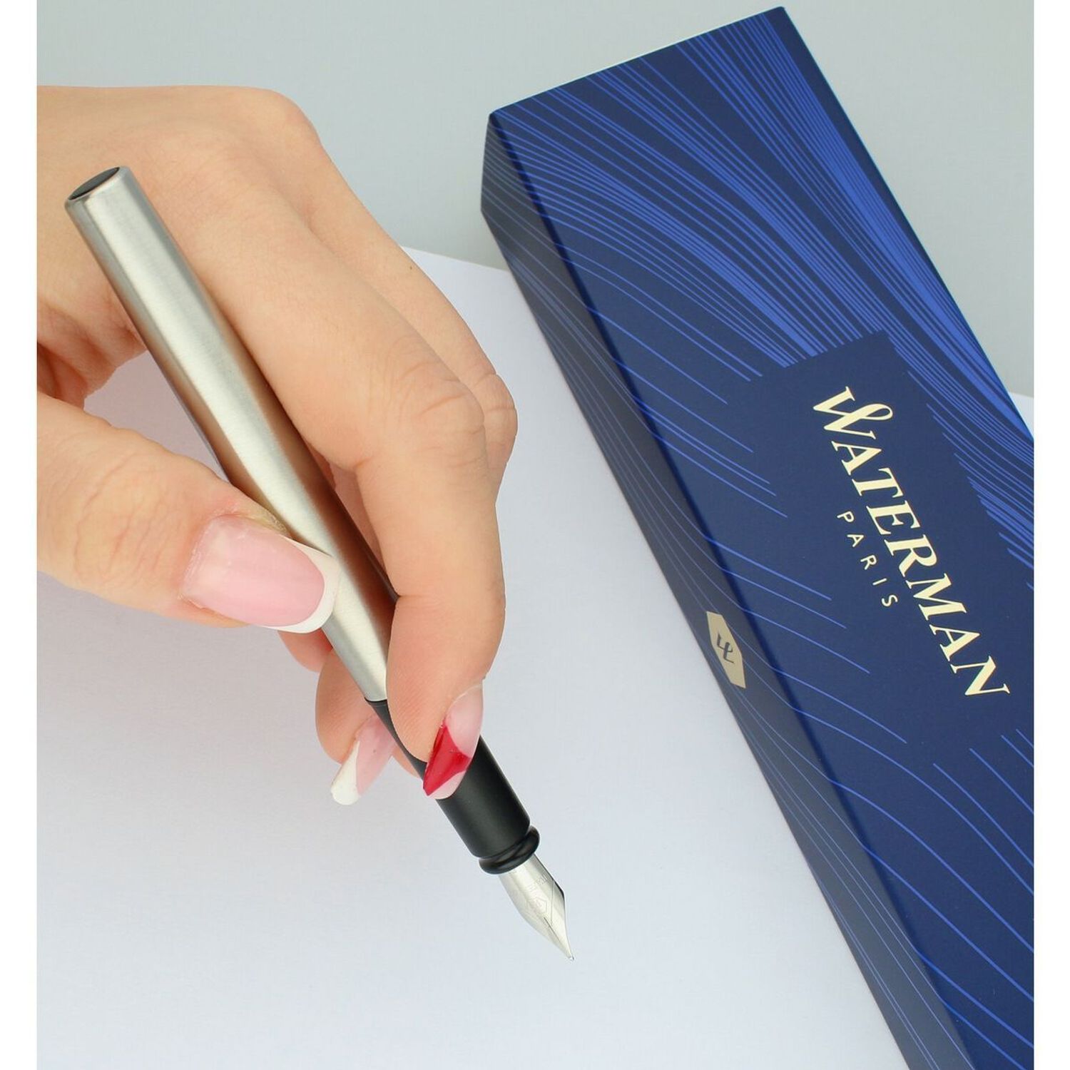Pióro wieczne Waterman Allure – metalowy korpus, stalówka stalowa, niebieski atrament, etui prezentowe sralowe w kolorze srebrnym.jpg