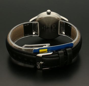 Elegancki zegarek damski na czarnym pasku skórzanym  ze srebrną tarczą QQ S03A-008V ⌚  (3).jpg