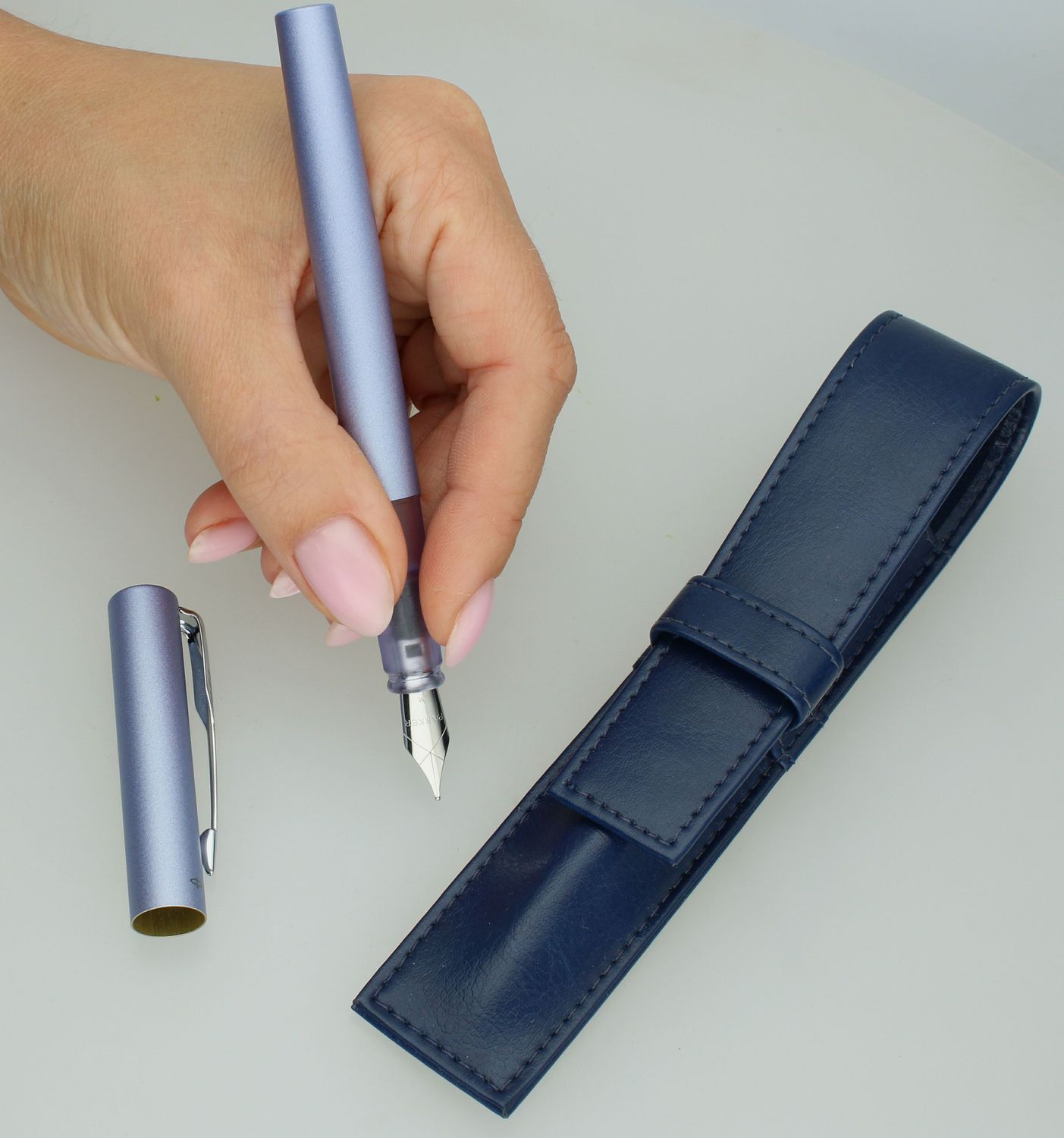 Zestaw Prezentowy Parker Pióro wieczne Vector XL Silver Blue i skórzane etui S0820010 błękit.  Zestaw z piórem i etui na prezent (1).jpg