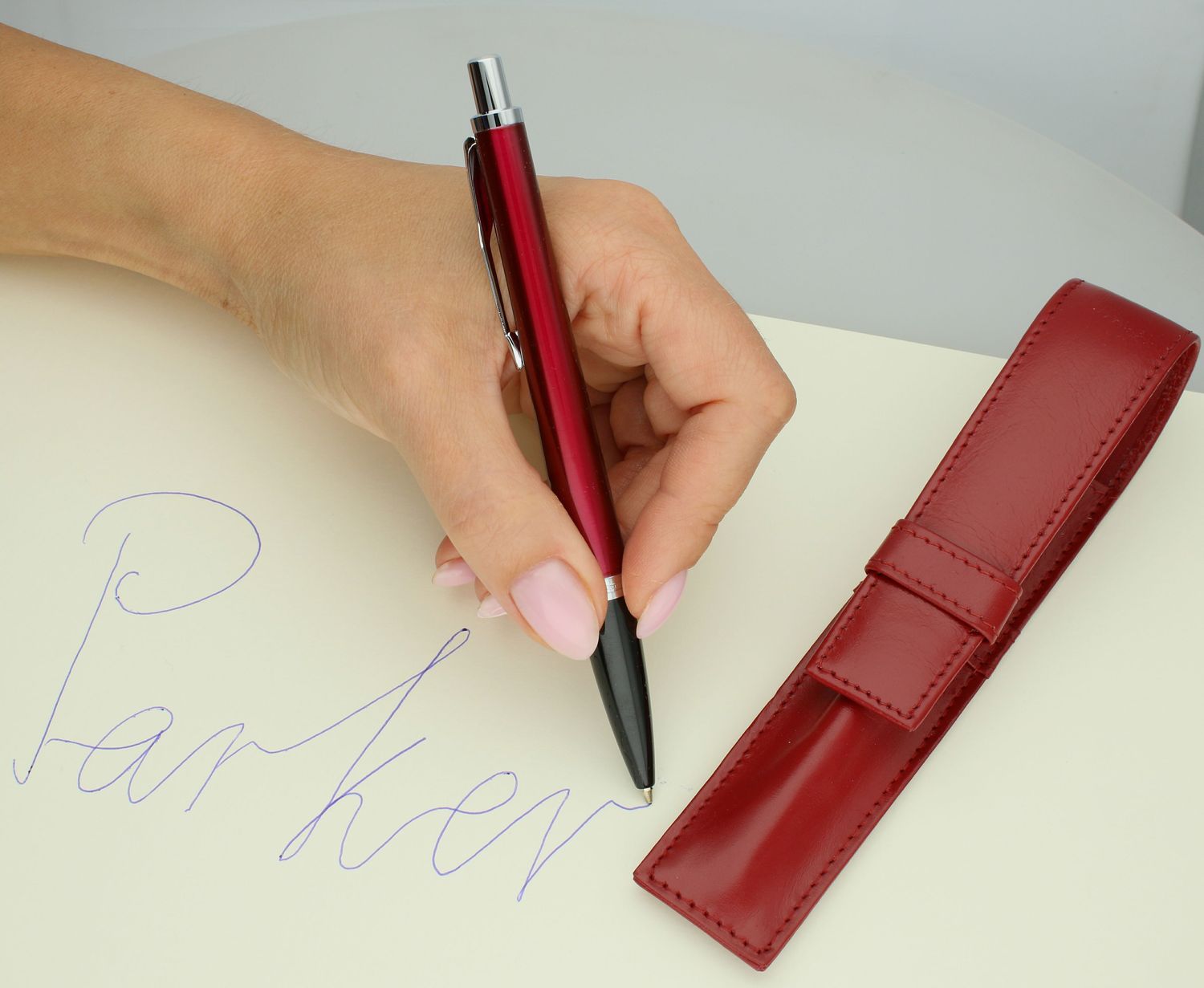 Zestaw Prezentowy Parker Długopis Urban Vibrant Magenta CT S0822320 i skórzane etui do długopisu S0822320. Długopis Parker na prezent (1).jpg