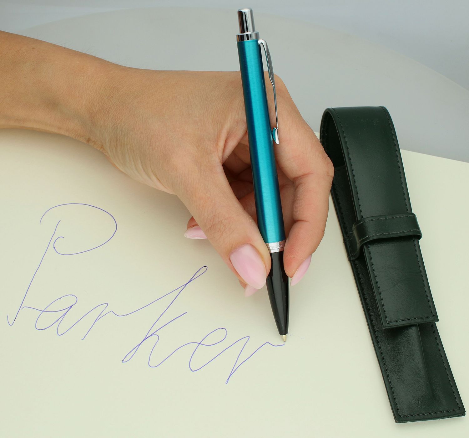 Zestaw Prezentowy Parker Długopis Urban Core Vibratn Blue i skórzane etui do długopisu S0822480 (1).jpg