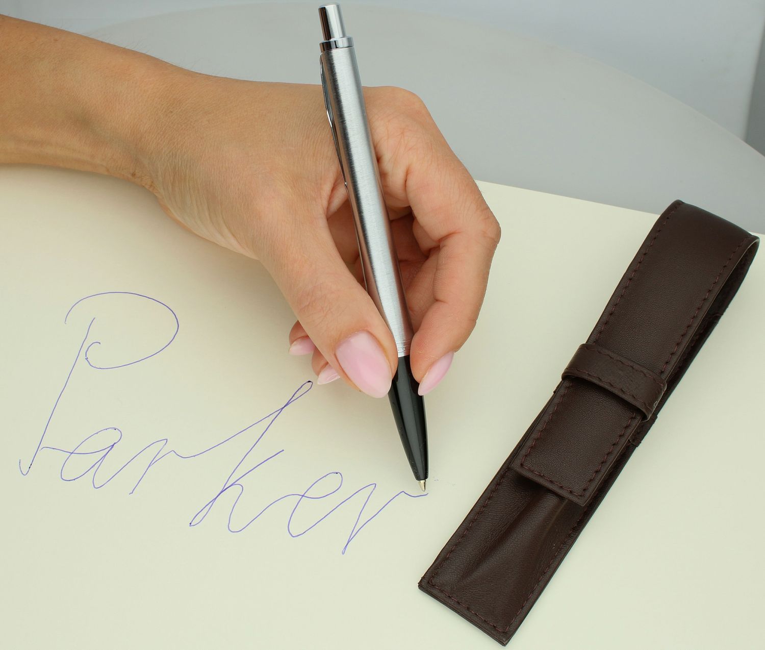 Zestaw Prezentowy Parker Długopis Urban Metro Metallic CT i skórzane etui do długopisu S0823640 (1).jpg