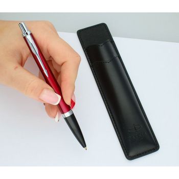 Długopis Parker Jotter S0828200 w czerwonym kolorze z chromowanymi detalami i czarnym etui. Stylowy, trwały i niezawodny – idealny na prezent lub do codziennego użytku.5.jpg