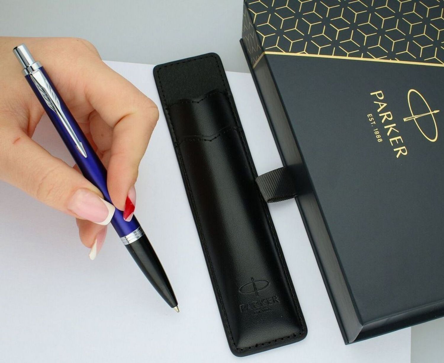 długopis Parker granatowy, Parker Jotter S0828430, długopis z etui, elegancki długopis Parker, prezent dla nauczyciela, długopis klik, QuinkFlow Parker, długopis do biura2.jpg