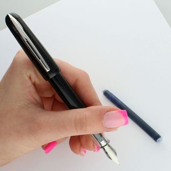 Eleganckie pióro wieczne Waterman Kultur Assortis Black CT w czarnym połysku. Chromowane wykończenia, płynna stalówka i ekskluzywne pudełko prezentowe.5.jpg