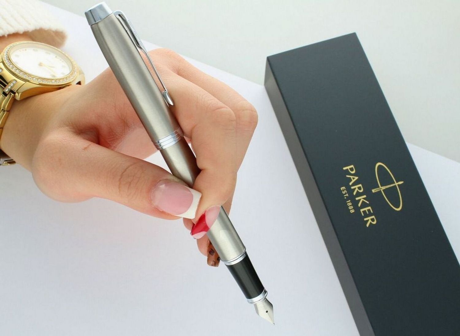 Nowoczesne pióro wieczne Parker Urban Classic z korpusem ze szczotkowanej stali i stalówką M. Minimalistyczne, wytrzymałe, stylowe – idealne do pracy i szkoły.1.jpg