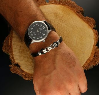 Zegarek męski na czarnym pasku QQ S278-305. Kolejnym atutem wysokiej klasy zegarka jest zastosowanie szafirowego szkła odpornego na zarysowania. Wszystkie te cech posiada model S278-305..jpg