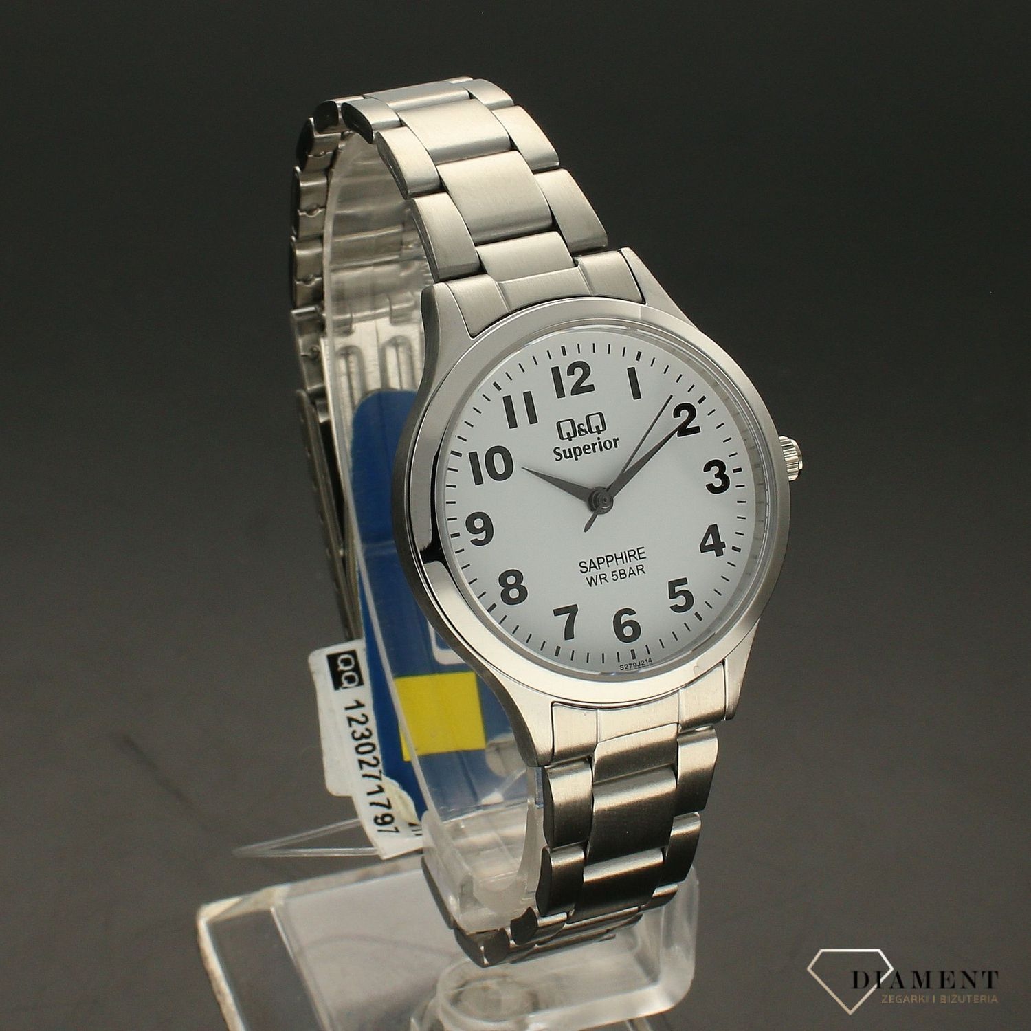 Zegarek damski na bransolecie stalowej z czytelną biała i czarnymi cyframi QQ S279-214 ⌚.webp