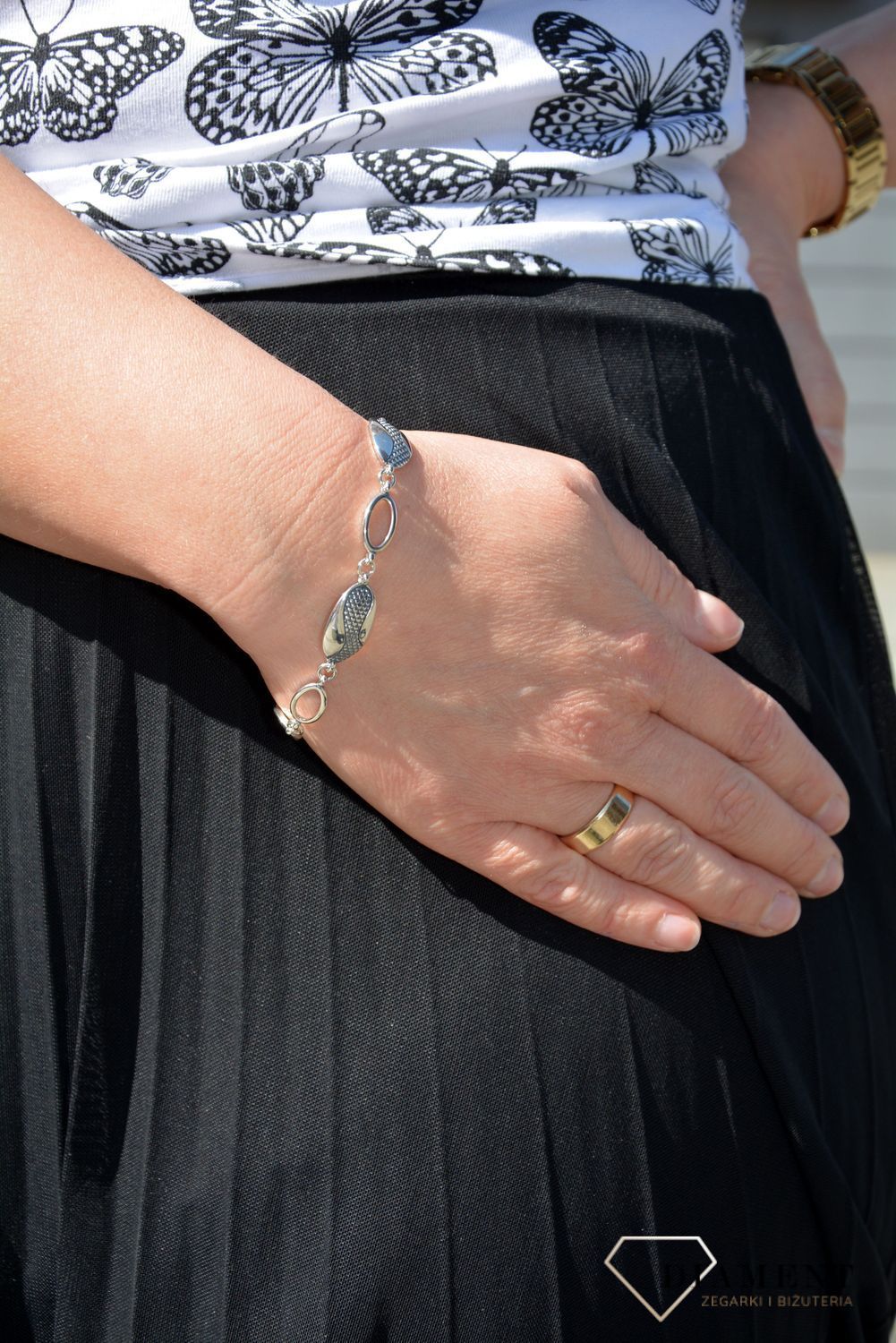 Srebrna bransoletka z oksydowanego srebra z próby 925. Srebrna bransoletka z ozdobnych kół. Idealny pomysł na prezent dla kobiet. Zapraszamy!.jpg