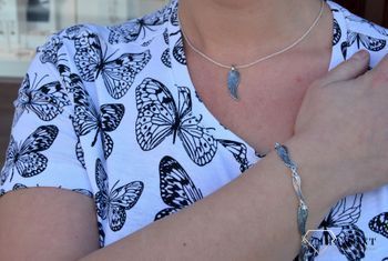 Srebrna bransoletka z oksydowanego srebra z motywem skrzydła. Idealny pomysł na prezent dla kobiety.  (2).JPG