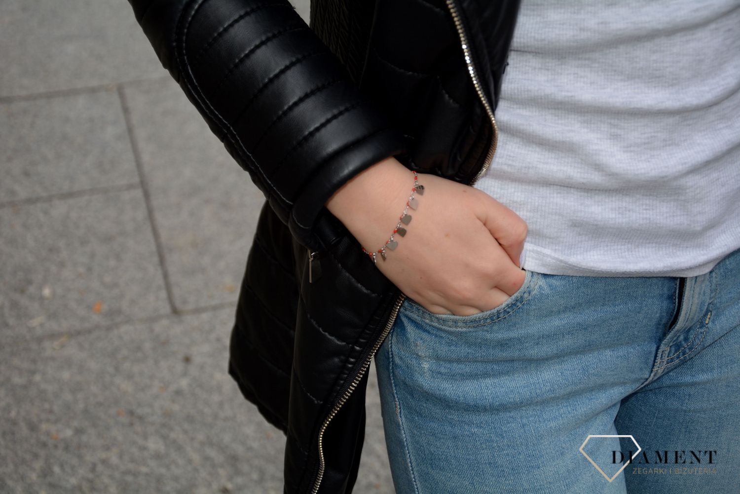 Srebrna bransoletka z koralikami i gładkimi srebrnymi blaszkami w kształcie serc. Srebrna bransoletka posiada przedłużkę, więc dopasuję się do nadgarstka..jpg