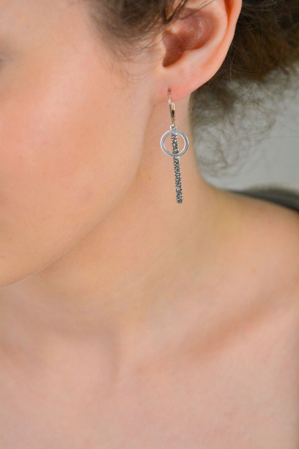 Kolczyki Srebrne Geometryczne z Grawerem – Wyrazista Elegancja S2K000000-039. Kolczyki srebrne długie prostokąty ✓ Kolczyki srebrne ✓ Biżuteria srebrna ✓ Biżuteria dla kobiet ✓ Biżuteria 1.jpg