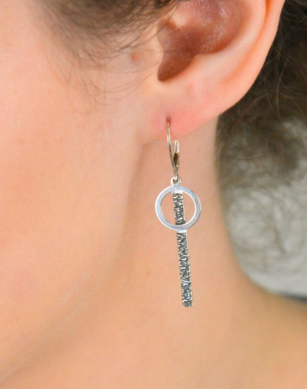 Kolczyki Srebrne Geometryczne z Grawerem – Wyrazista Elegancja S2K000000-039. Kolczyki srebrne długie prostokąty ✓ Kolczyki srebrne ✓ Biżuteria srebrna ✓ Biżuteria dla kobiet ✓ Biżuteria 1.jpg