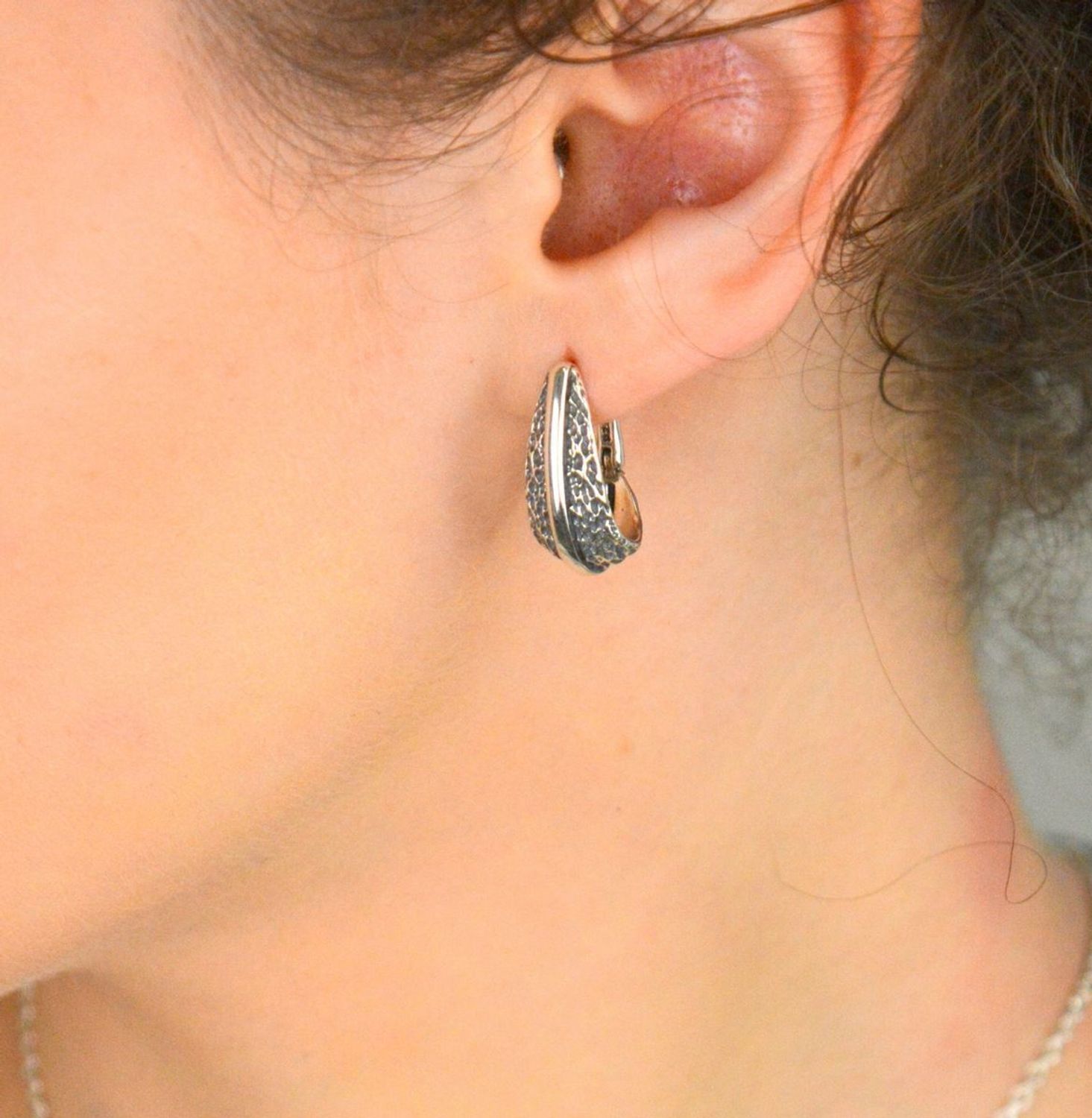 Kolczyki srebrne grawerowana powierzchnia Silit S2K000000-111 próba 925 ✓Srebrne Kolczyki Damskie w Sklepie z Biżuterią zegarki-diament.pl ✓1.jpg