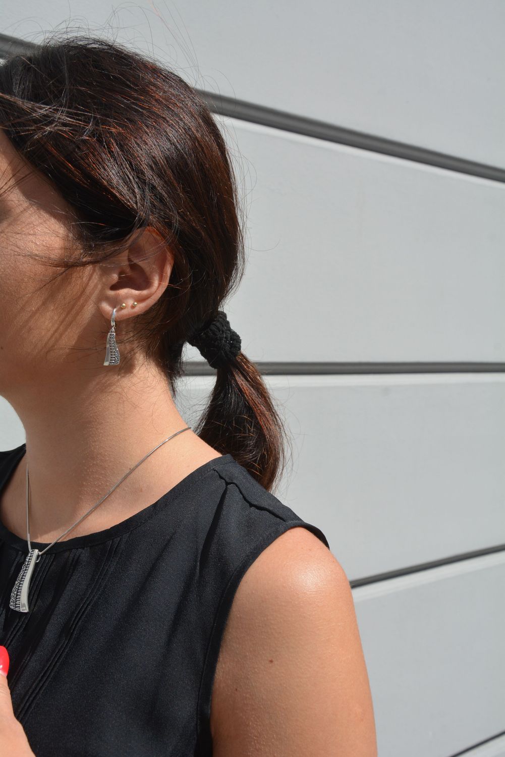 Kolczyki srebrne wiszące 'Oksydowe fale'.jpg