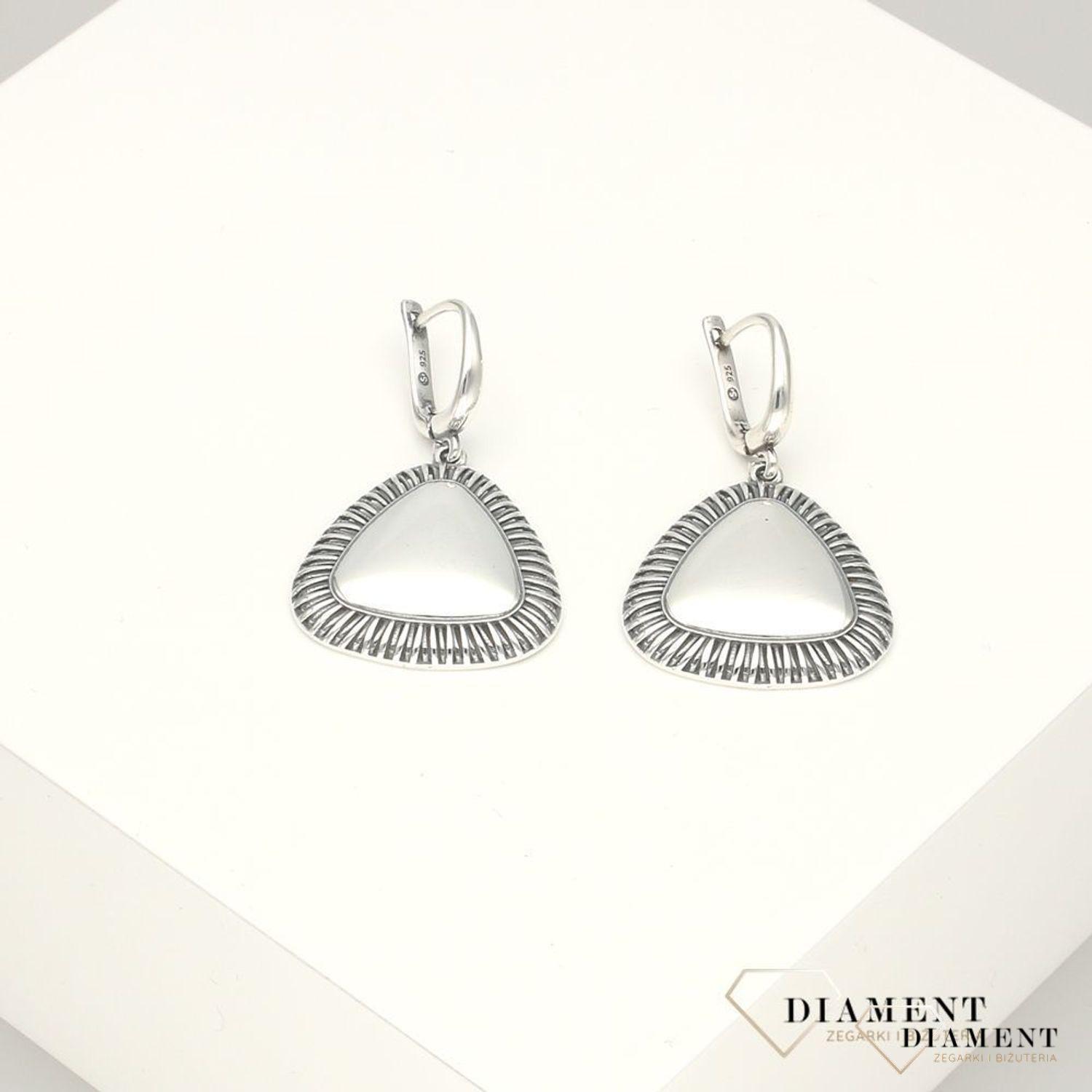 Kolczyki srebrne Diament 'Trójkątne blaszki'✓Srebrne Kolczyki Damskie w Sklepie z Biżuterią zegarki-diament.pl ✓Piękne i Eleganckie Kolczyki dla Kobiet ✓Prawdziwe Srebro ✓Darmowa wysyłka ➤Zapraszamy.jpg